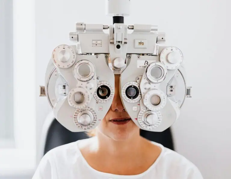 Woman getting a comprehensive eye exam at Mango Optic.