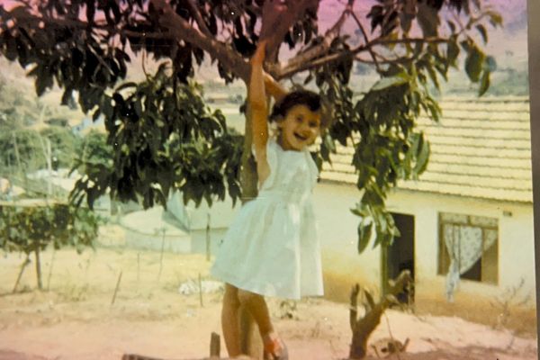 Gisele as a young girl under a mango tree in Brazil.